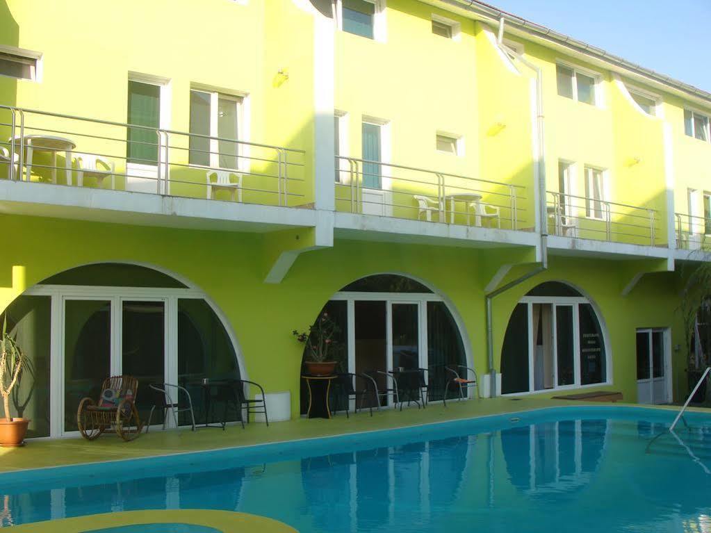 Pension Eclipse Oradea Ngoại thất bức ảnh