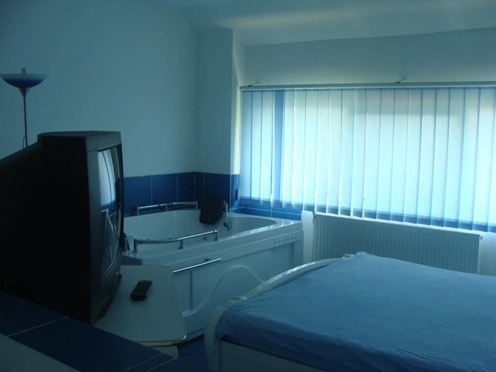 Pension Eclipse Oradea Ngoại thất bức ảnh