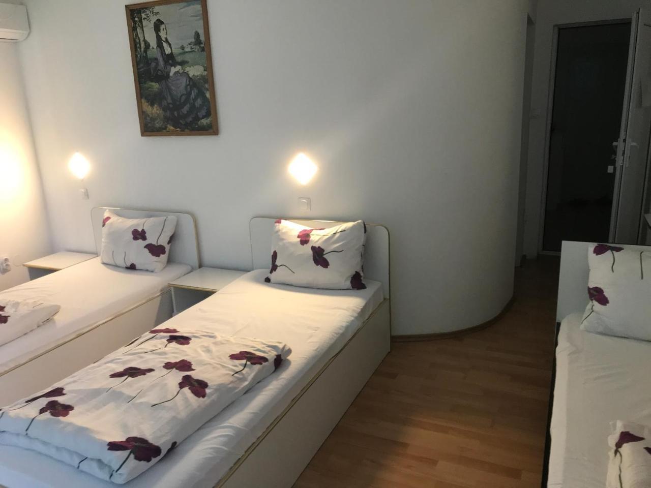 Pension Eclipse Oradea Ngoại thất bức ảnh